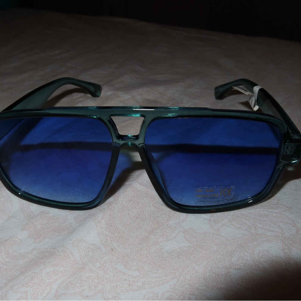 Sunglasses from Von Maur - Picture 4 of 5